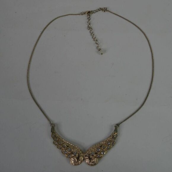 Avon NRT Gold Tone Heavenly Wings Faith Rhinestone Sparkly Necklace adjustable - Picture 2 of 8